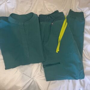 Figs Zamora Jogger (Regular) Size XS Rafaela Top Size XXS / Color Hydrogreen